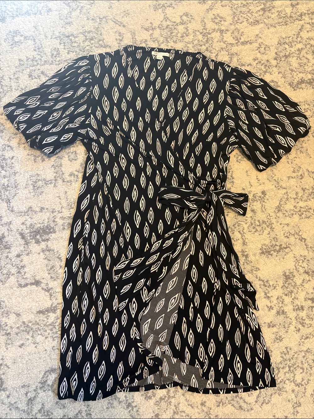 Cato Black and White Geometric Patterned Puff Sleeve Midi Wrap Dress